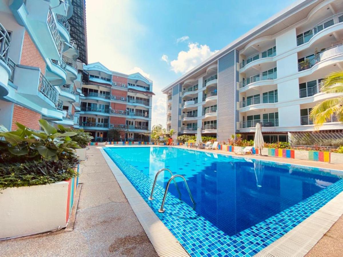 Perdana Serviced Apartment & Resorts Padang Mat Sirat Экстерьер фото